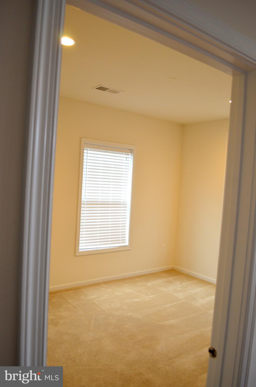 LOUDOUN VALLEY ESTATES 2 - Residential Lease