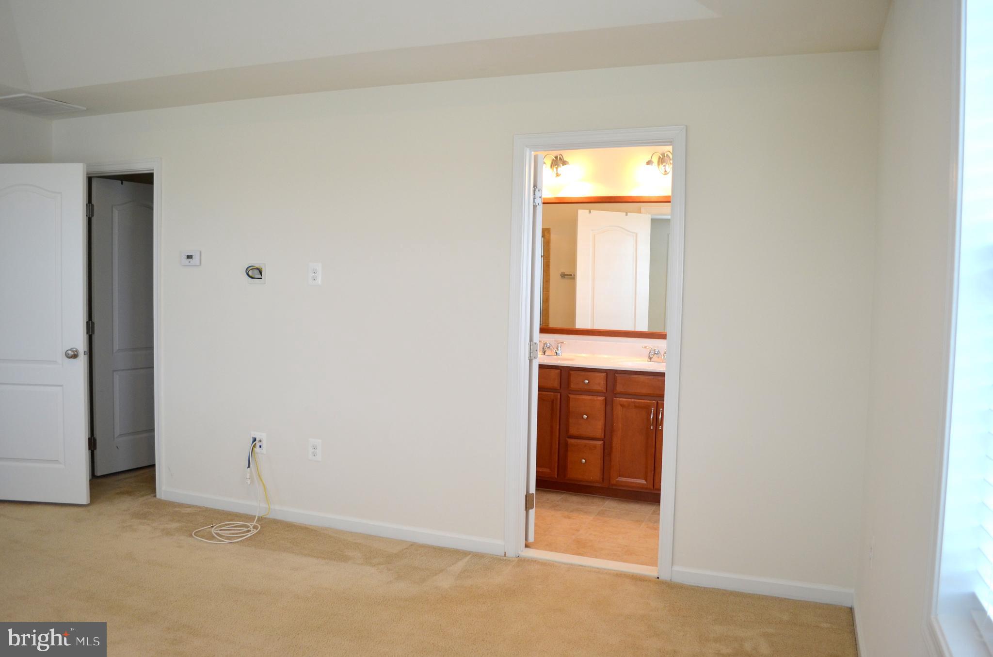 LOUDOUN VALLEY ESTATES 2 - Residential Lease