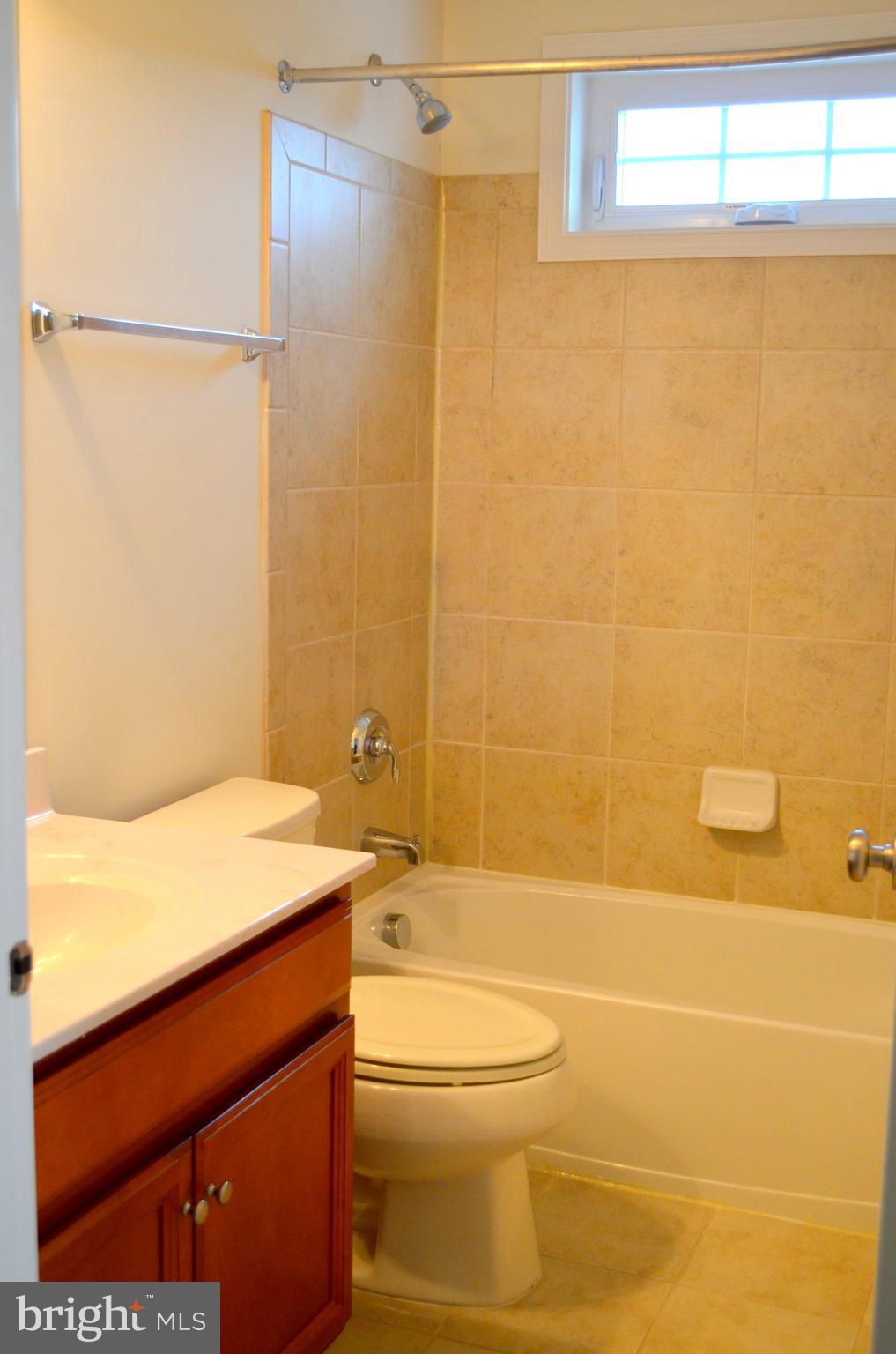 LOUDOUN VALLEY ESTATES 2 - Residential Lease