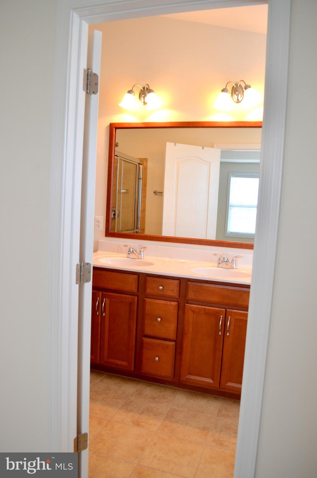 LOUDOUN VALLEY ESTATES 2 - Residential Lease