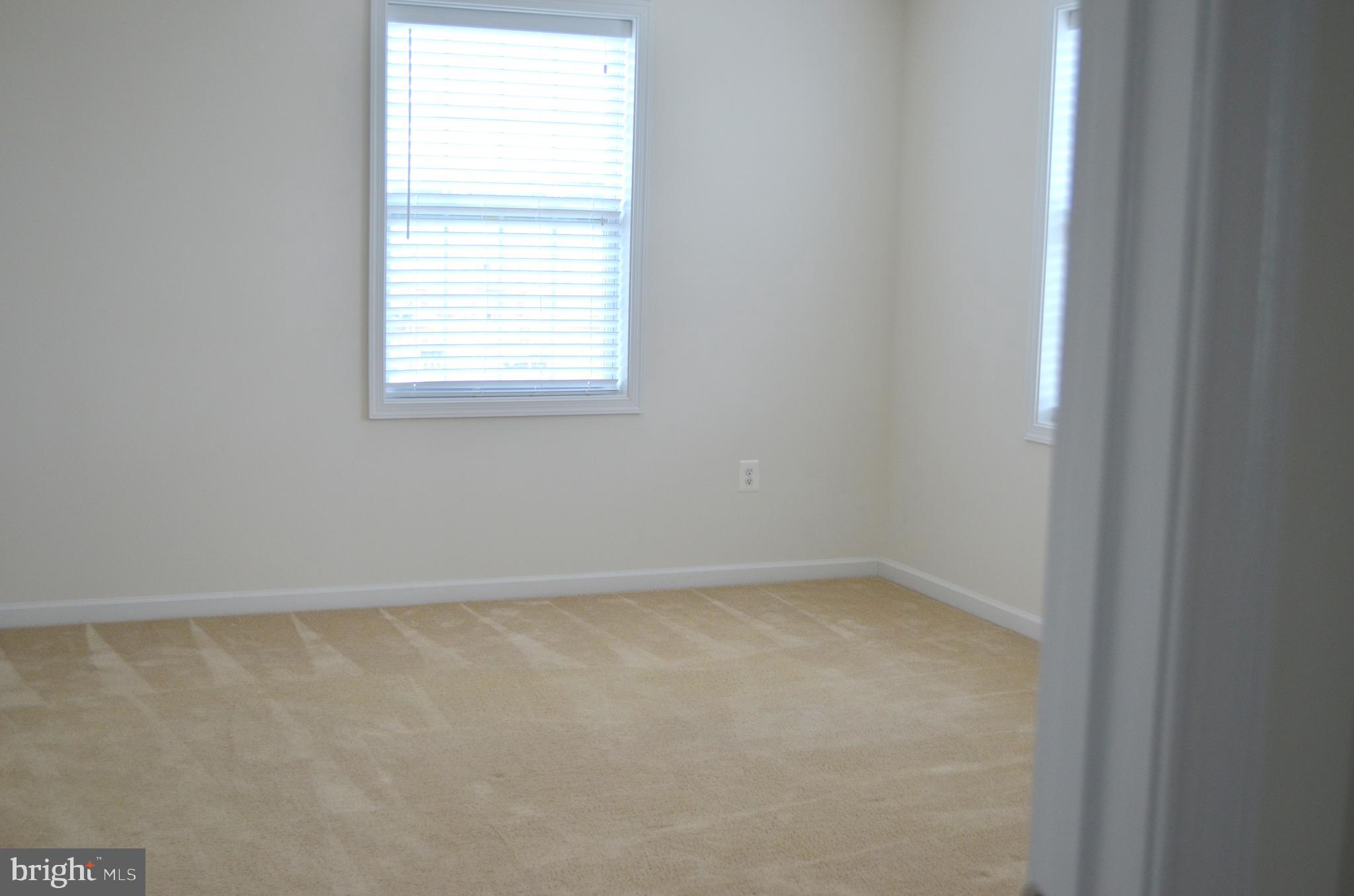 LOUDOUN VALLEY ESTATES 2 - Residential Lease