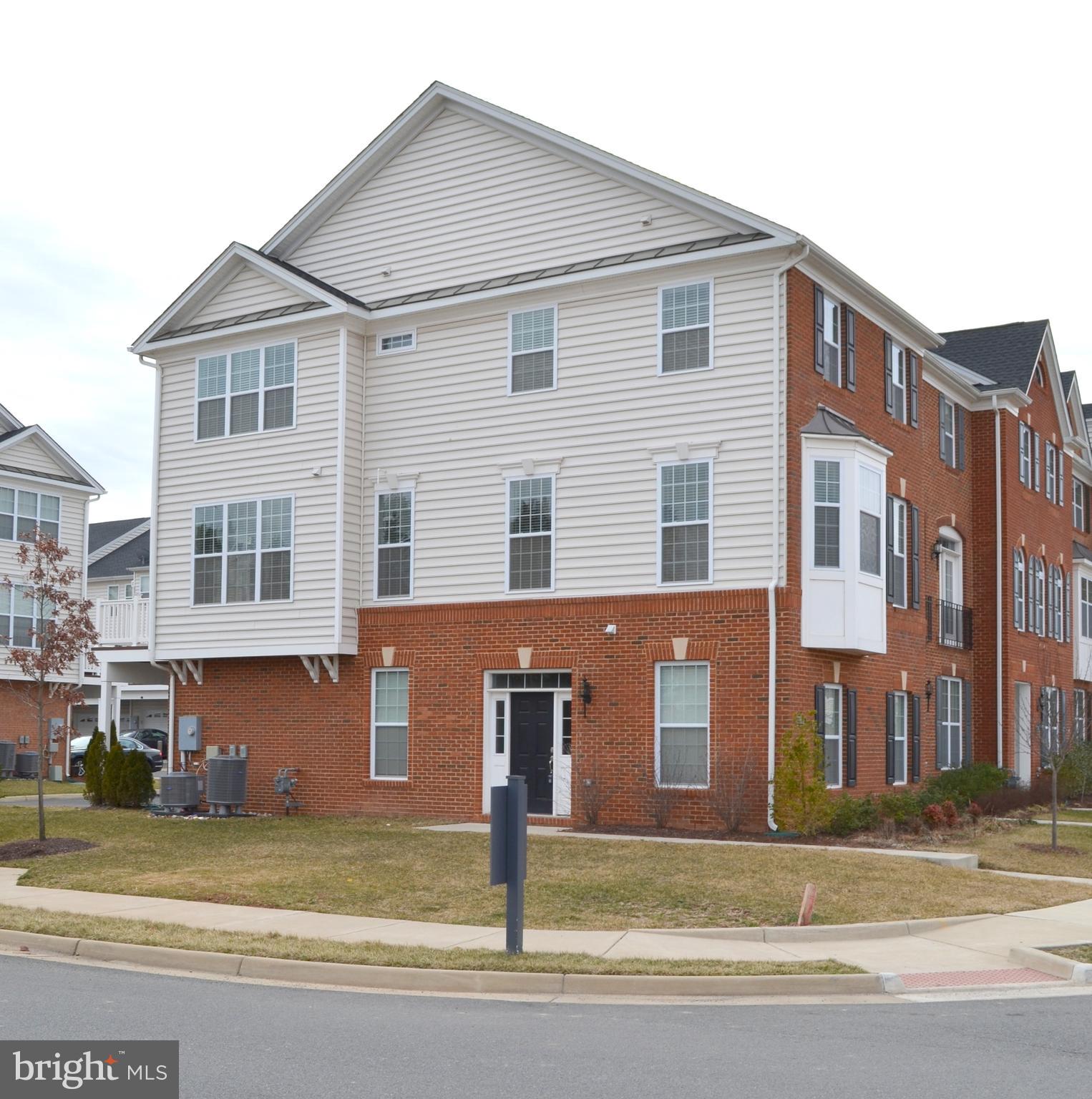 LOUDOUN VALLEY ESTATES 2 - Residential Lease