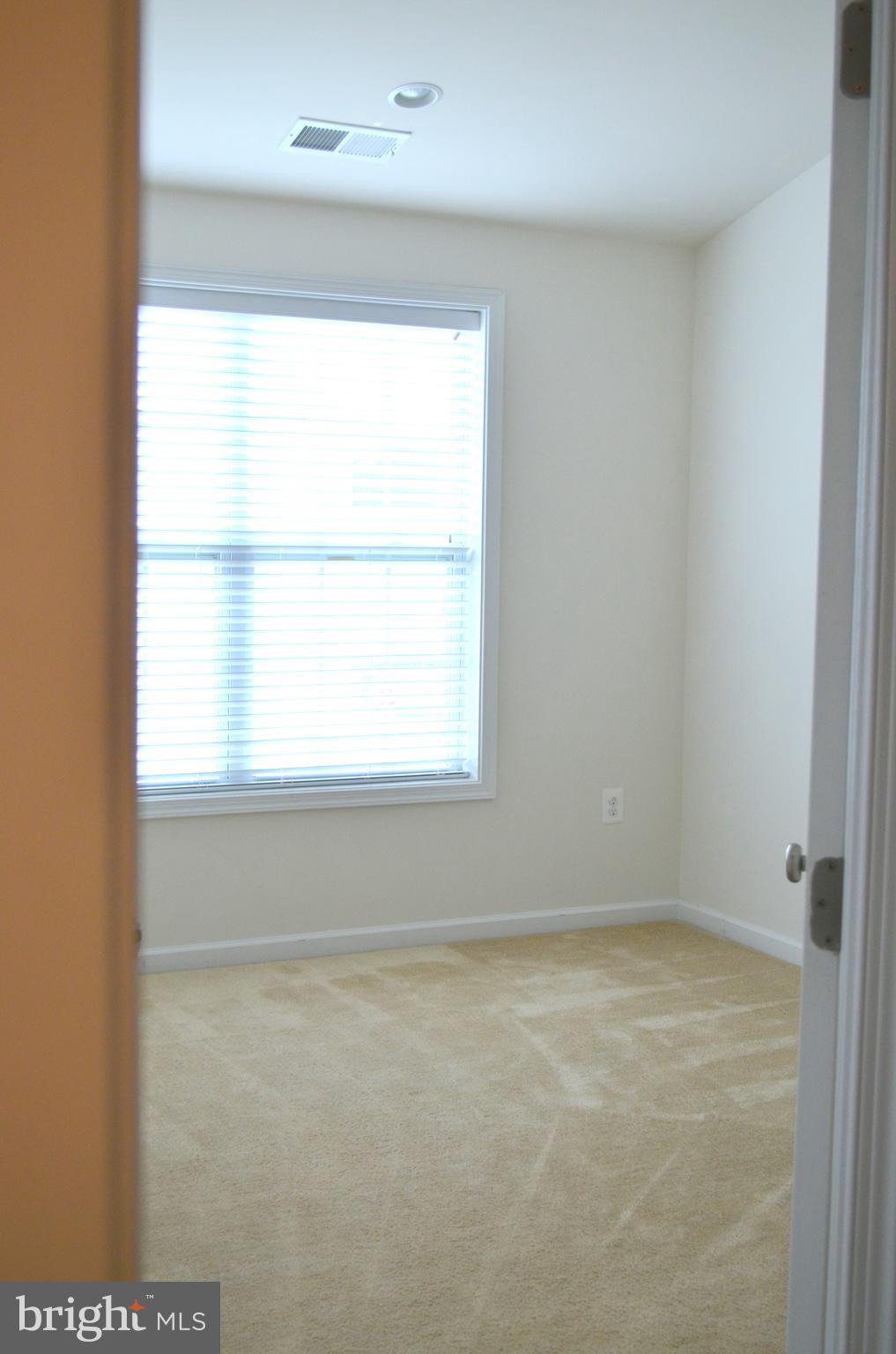 LOUDOUN VALLEY ESTATES 2 - Residential Lease