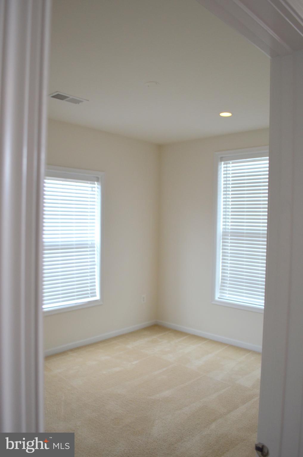 LOUDOUN VALLEY ESTATES 2 - Residential Lease