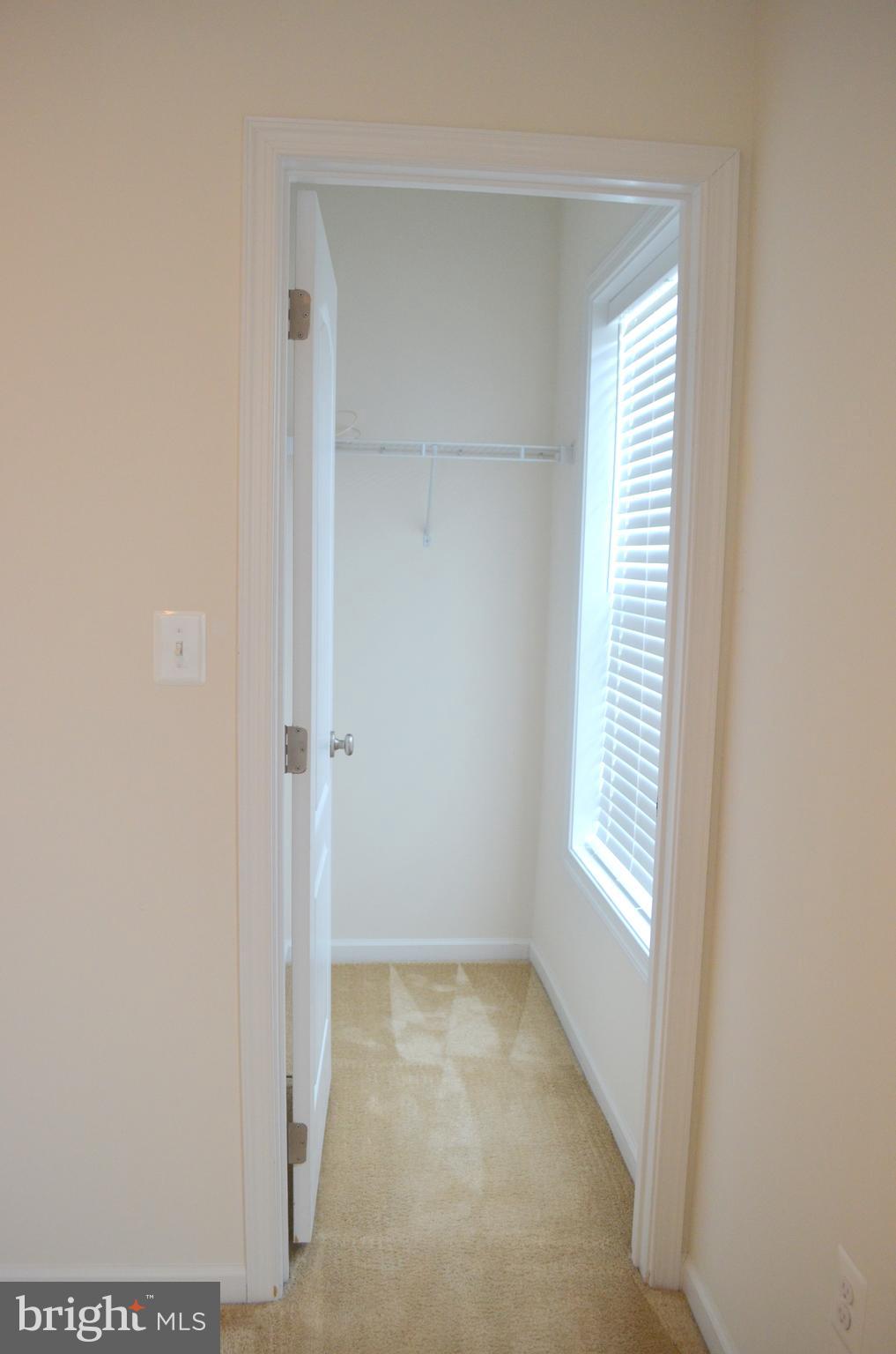 LOUDOUN VALLEY ESTATES 2 - Residential Lease