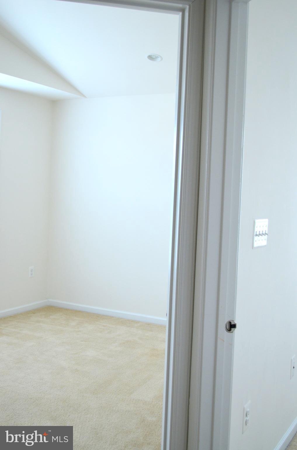 LOUDOUN VALLEY ESTATES 2 - Residential Lease