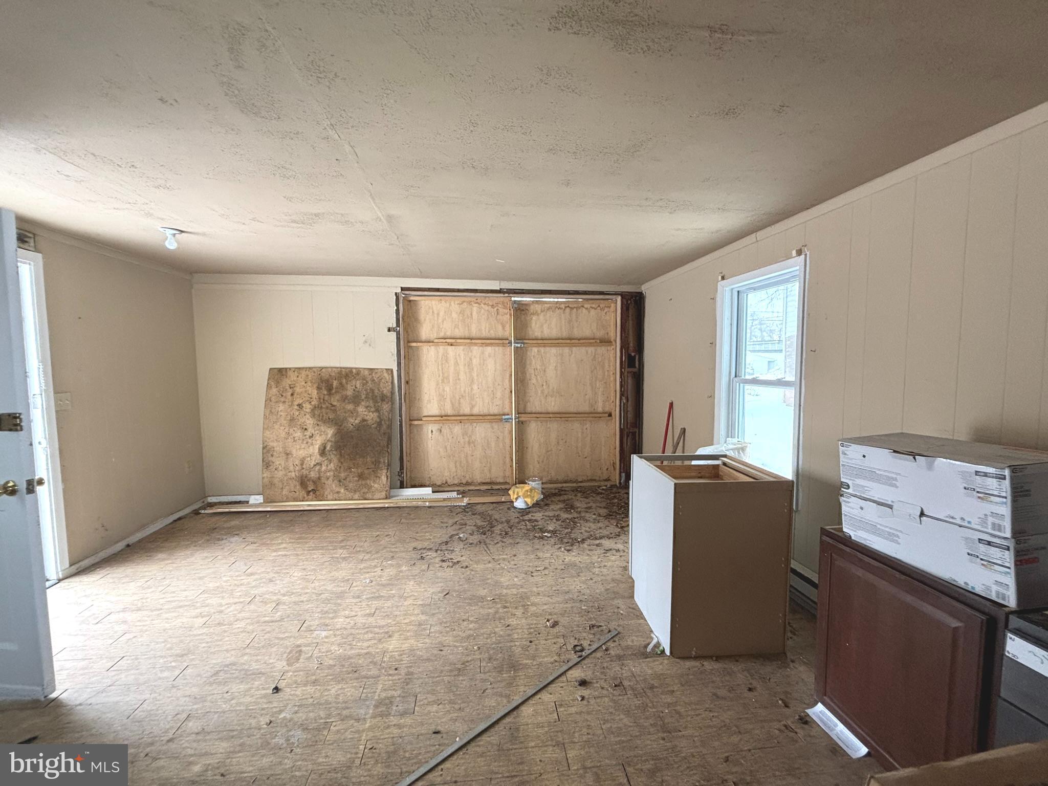 WOODLAND BEACH - Residential