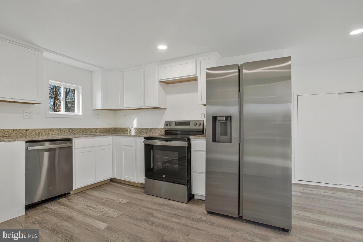 WOODLAND BEACH - Residential