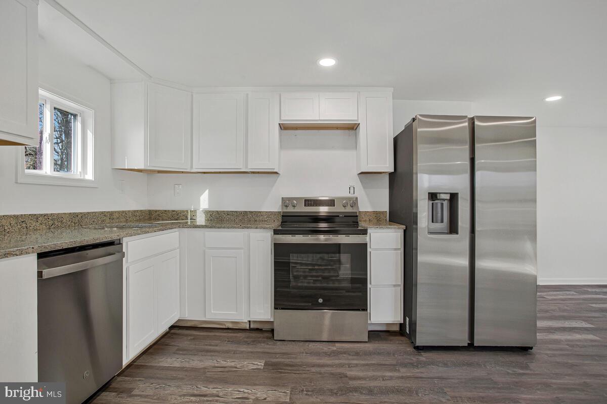 WOODLAND BEACH - Residential