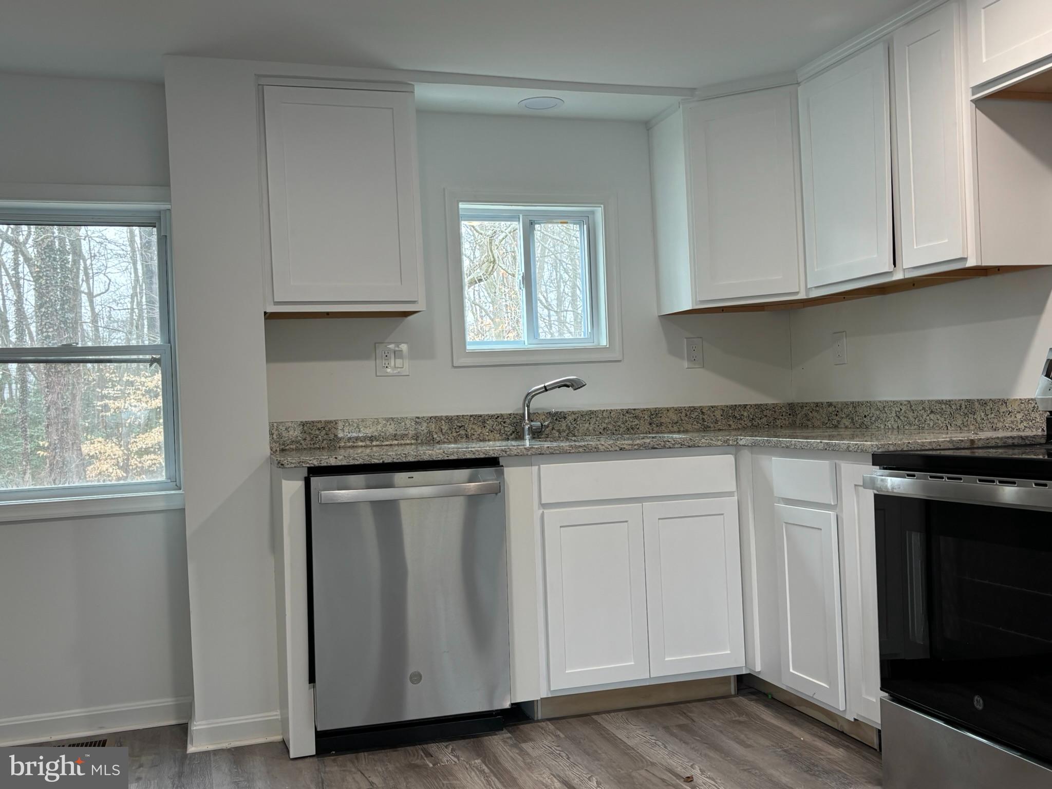 WOODLAND BEACH - Residential