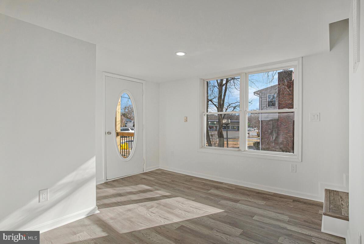 WOODLAND BEACH - Residential