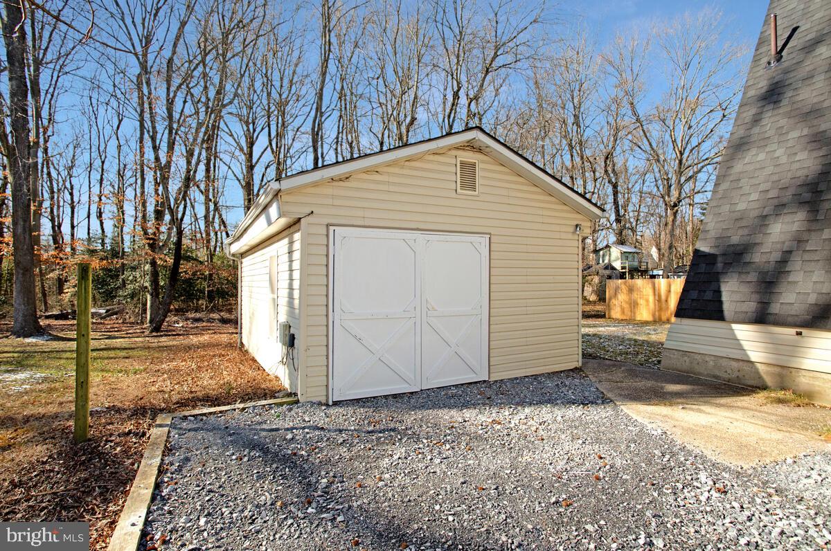 WOODLAND BEACH - Residential