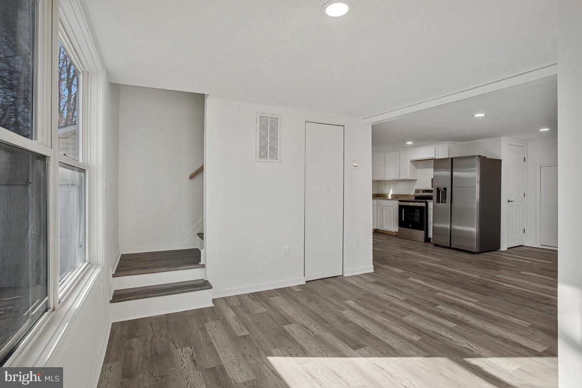 WOODLAND BEACH - Residential