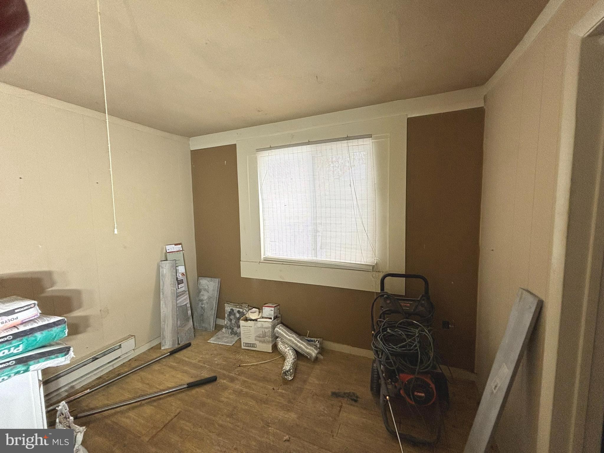 WOODLAND BEACH - Residential