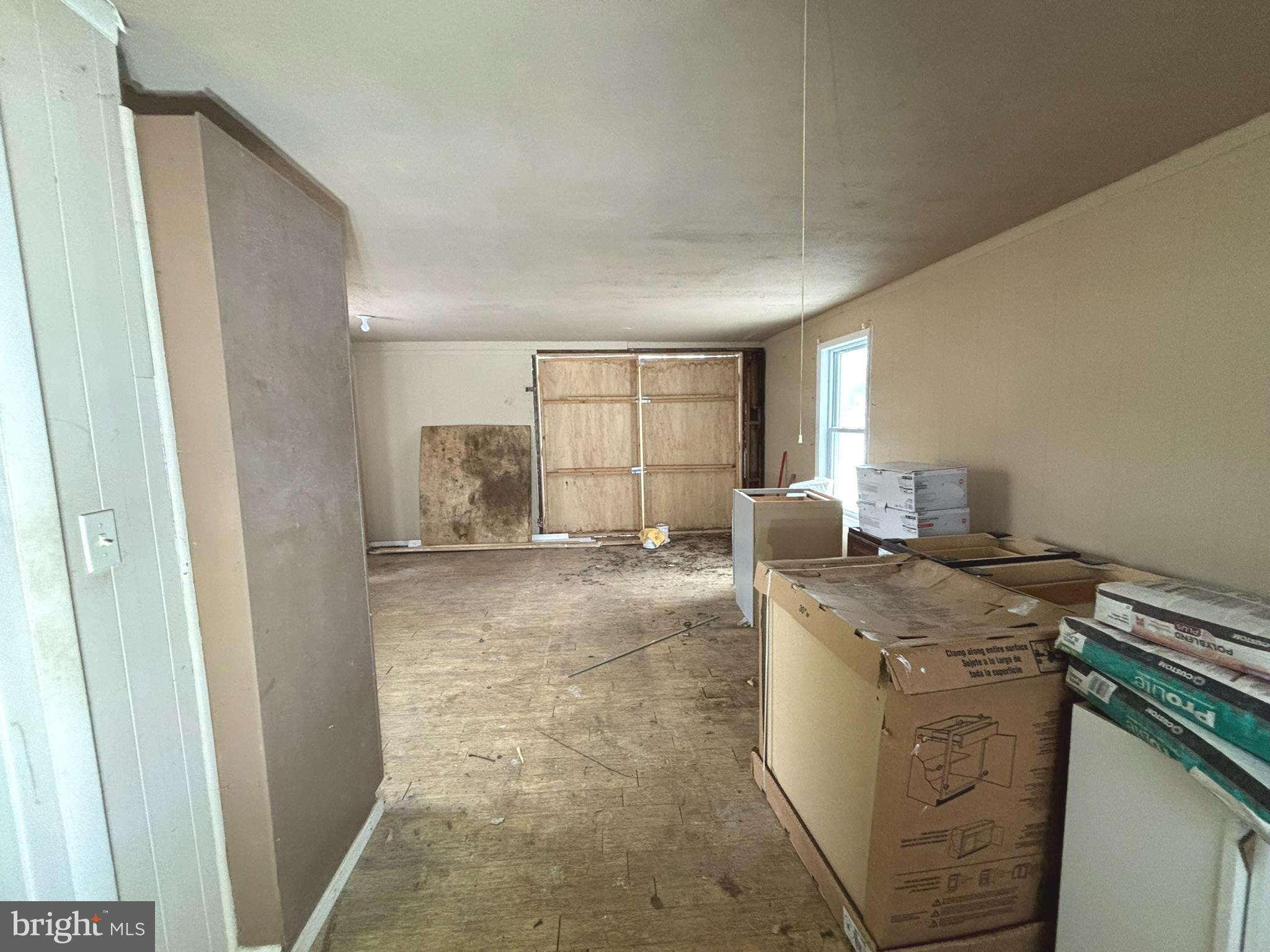 WOODLAND BEACH - Residential