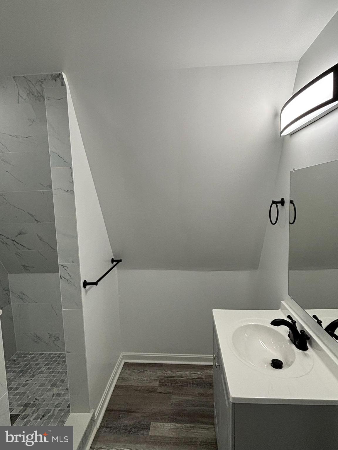 WOODLAND BEACH - Residential