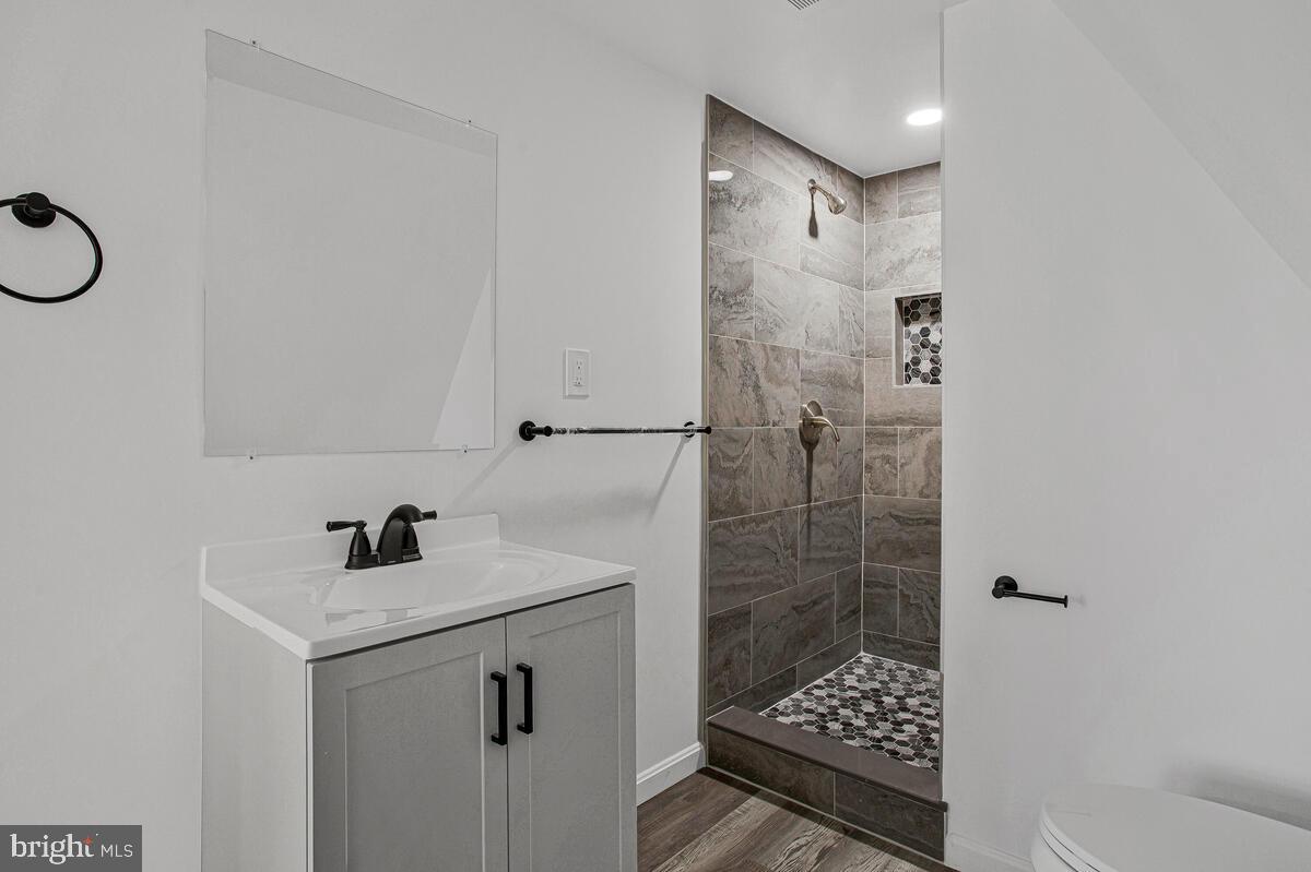 WOODLAND BEACH - Residential