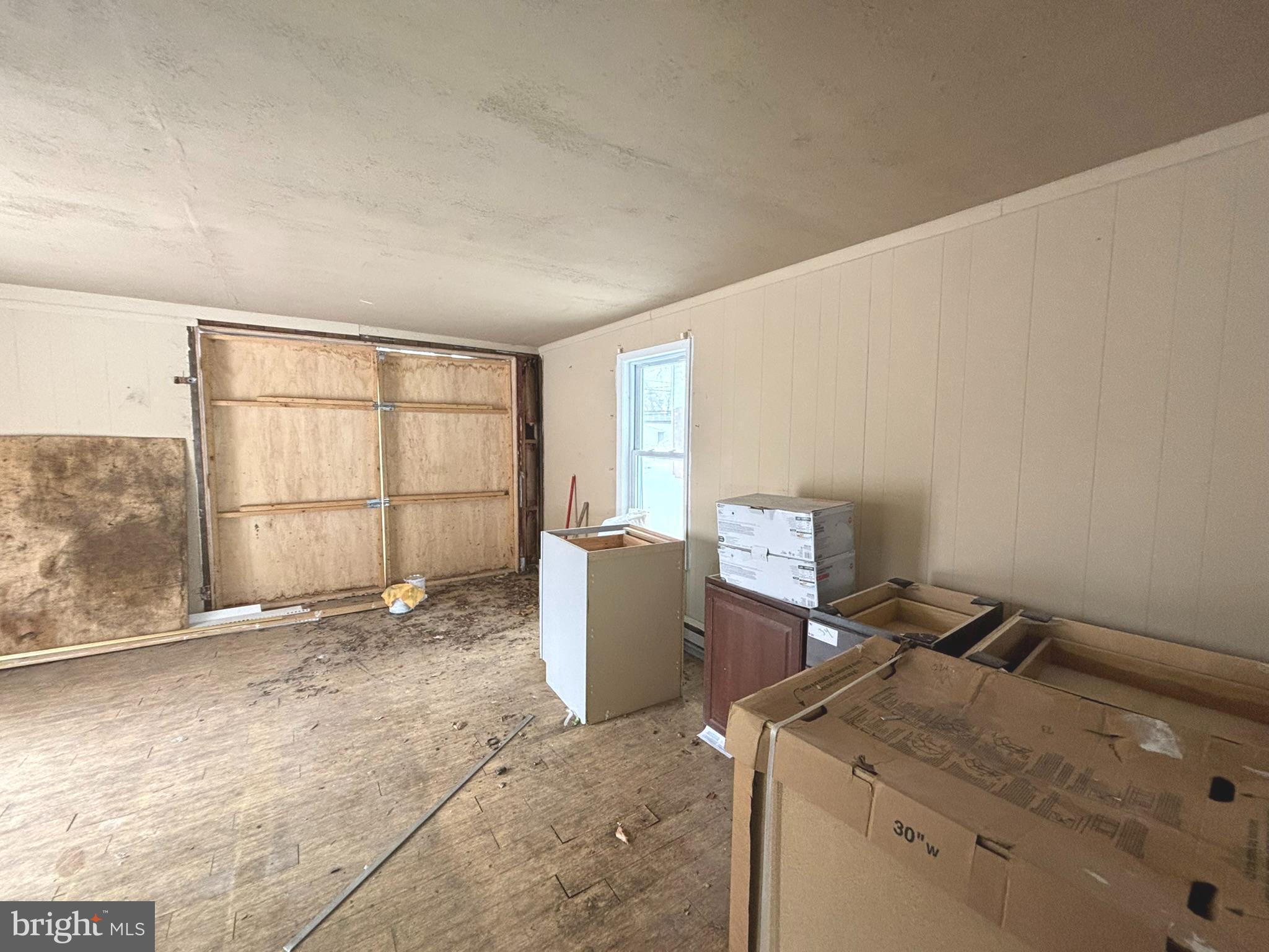 WOODLAND BEACH - Residential