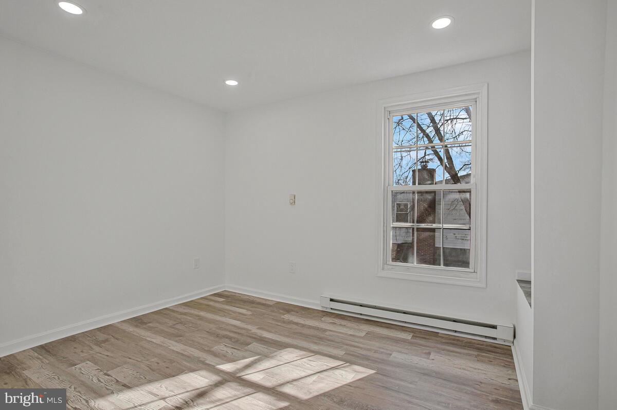 WOODLAND BEACH - Residential