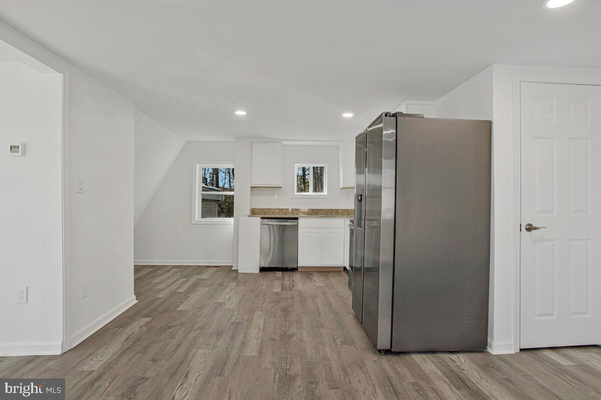 WOODLAND BEACH - Residential