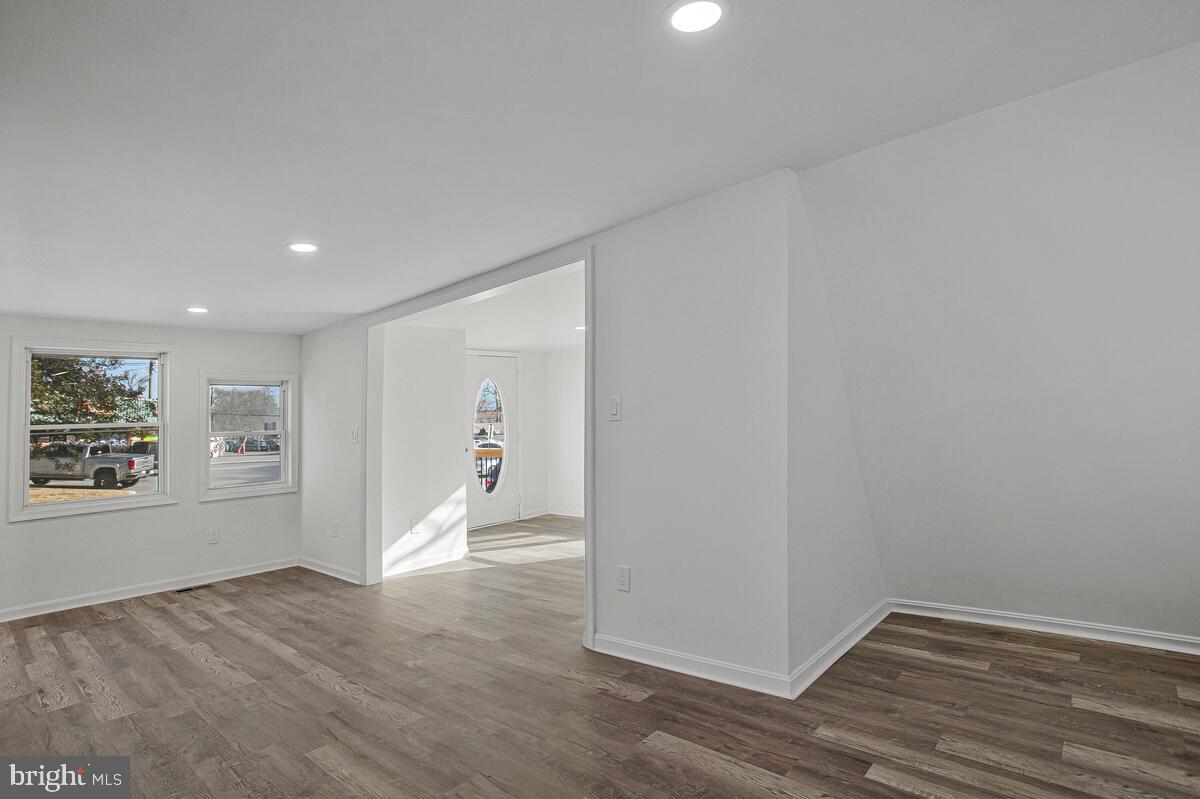 WOODLAND BEACH - Residential