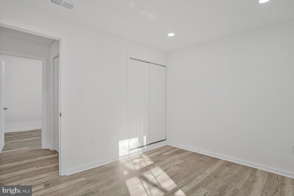 WOODLAND BEACH - Residential