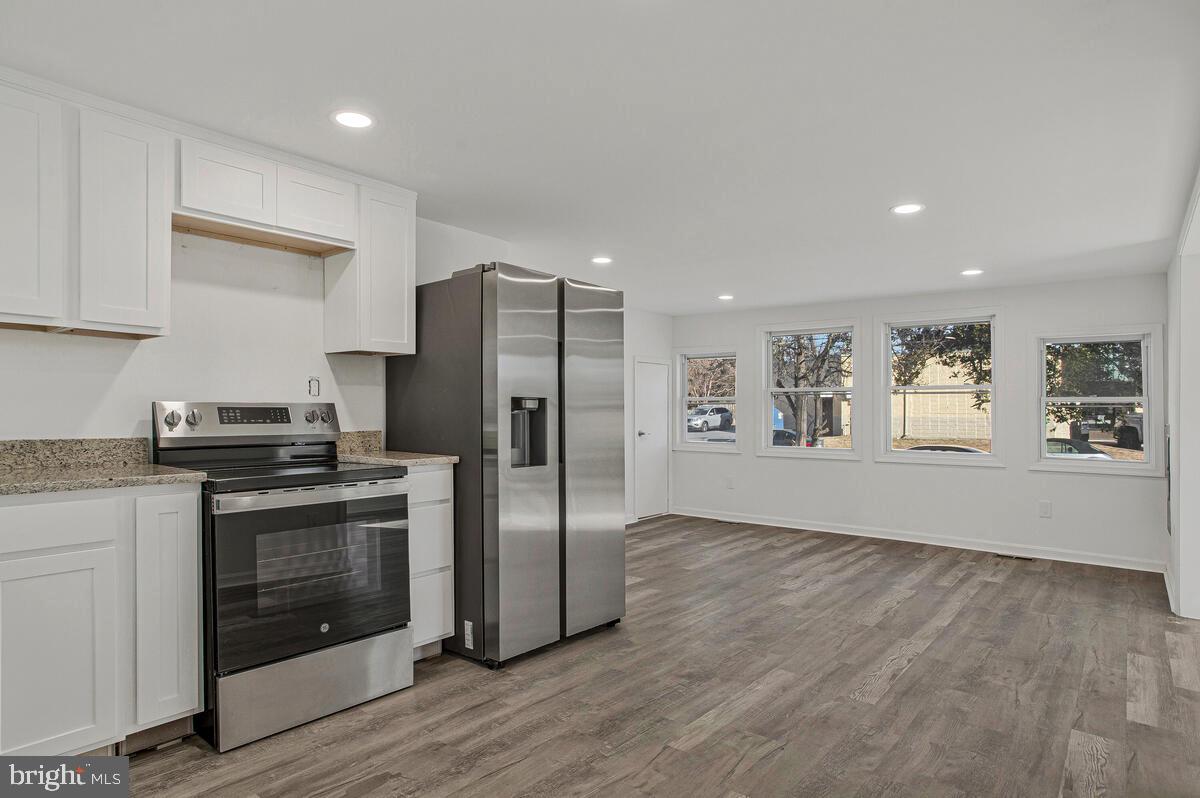 WOODLAND BEACH - Residential