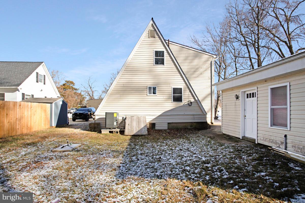 WOODLAND BEACH - Residential