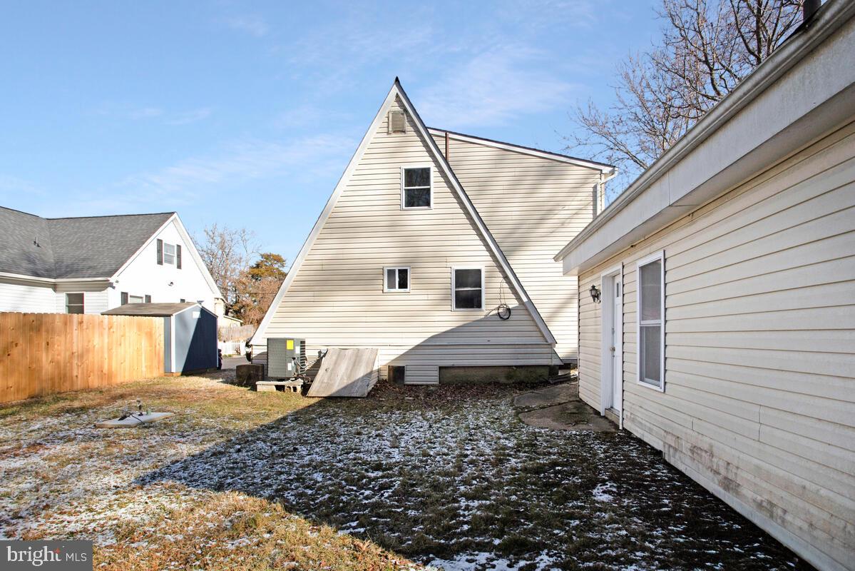 WOODLAND BEACH - Residential