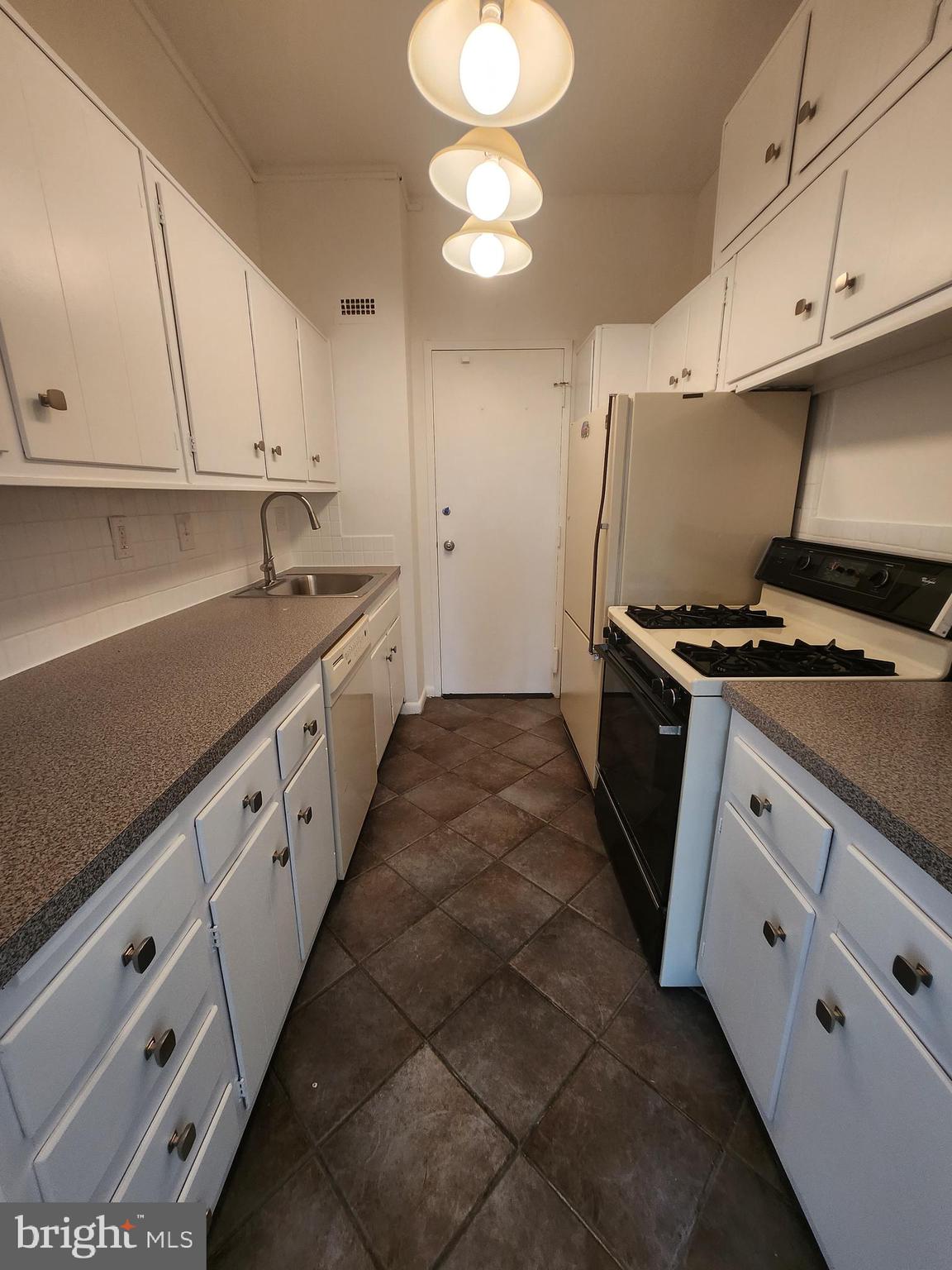 GROSVENOR PARK - Residential Lease