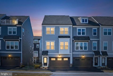 Townhouse For Sale - 18351 Moss Garden Road<br/> Prince William County, DUMFRIES, VA 22026