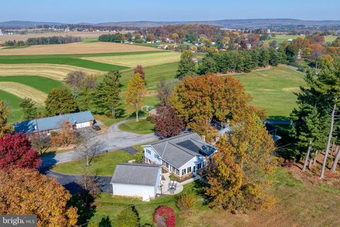 Photo of 433 Orchard Lane, Manheim, PA 17545 (MLS # PALA2043354)