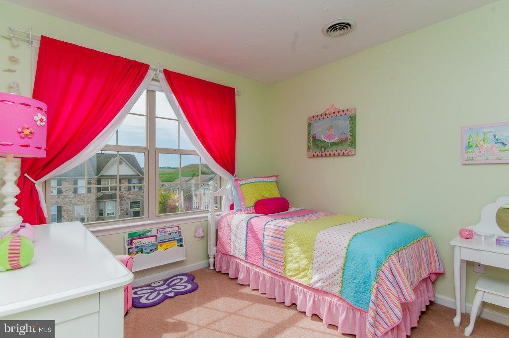 COLONIAL HILLS - Residential