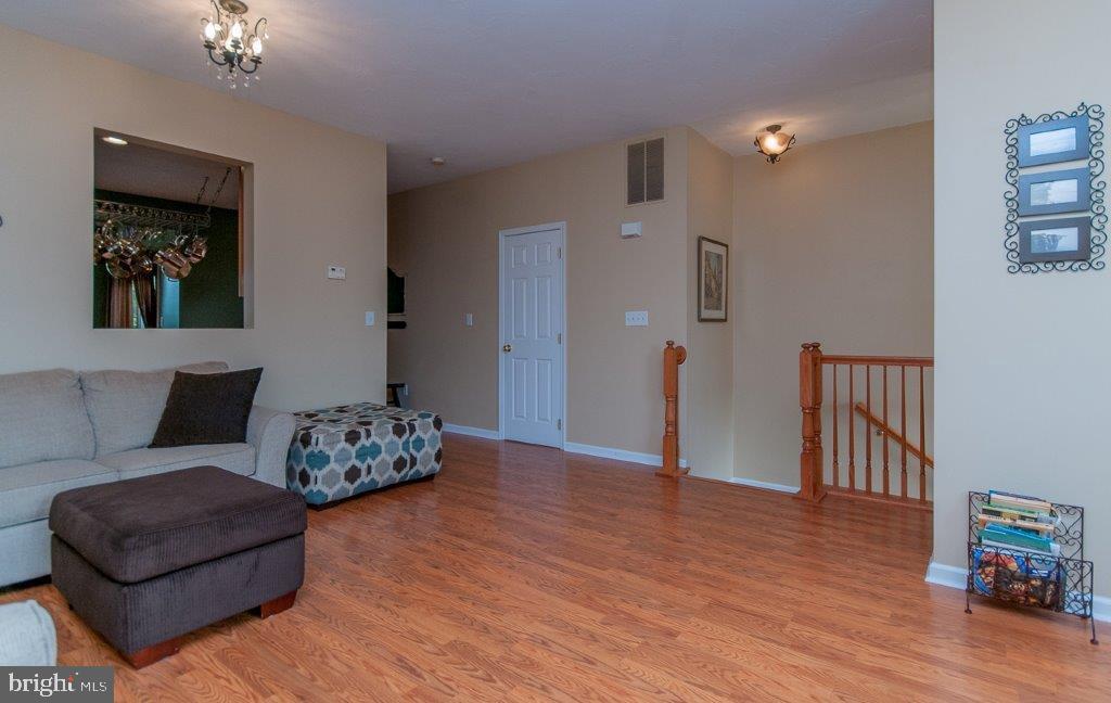 COLONIAL HILLS - Residential