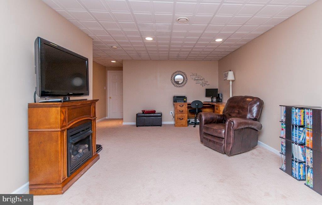 COLONIAL HILLS - Residential