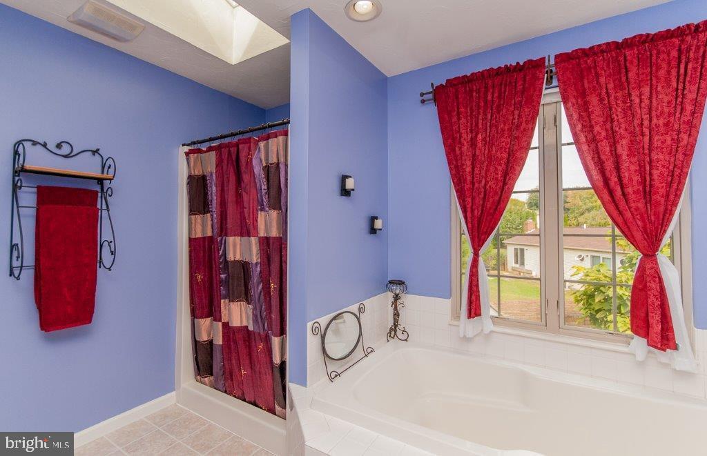 COLONIAL HILLS - Residential