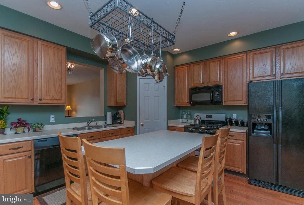 COLONIAL HILLS - Residential