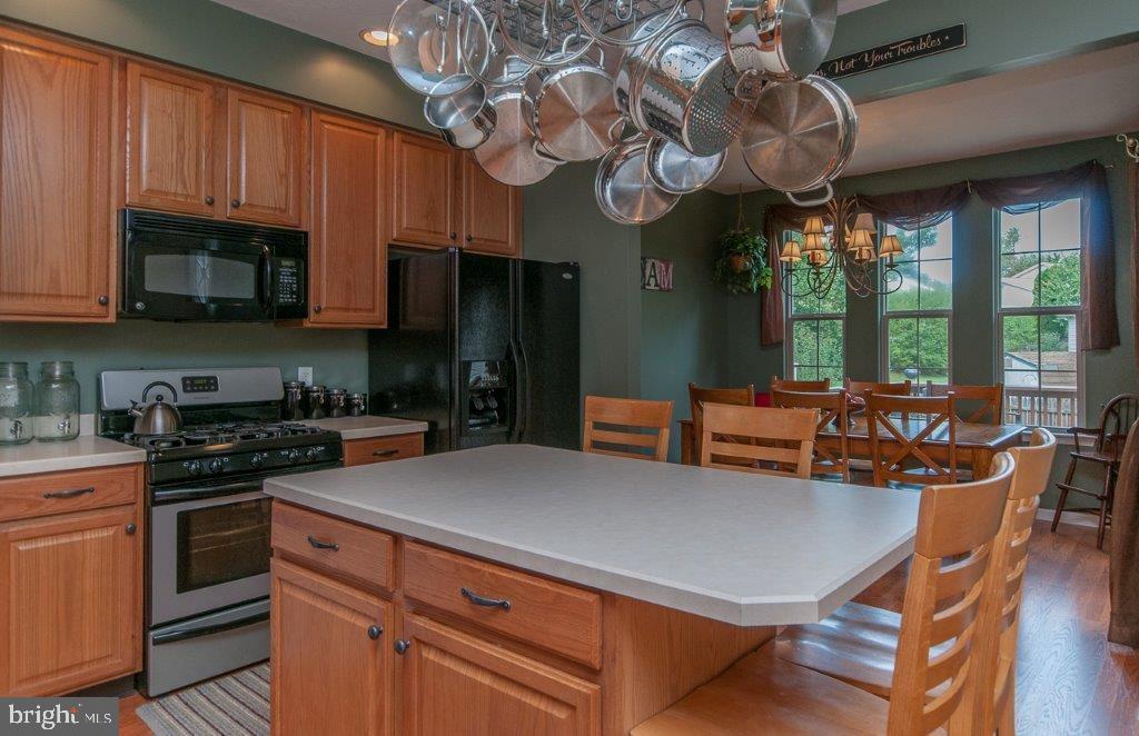 COLONIAL HILLS - Residential