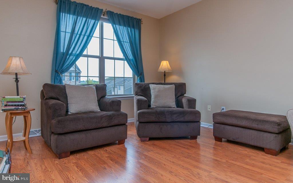 COLONIAL HILLS - Residential