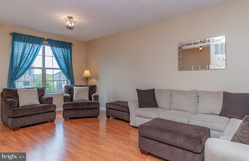 COLONIAL HILLS - Residential