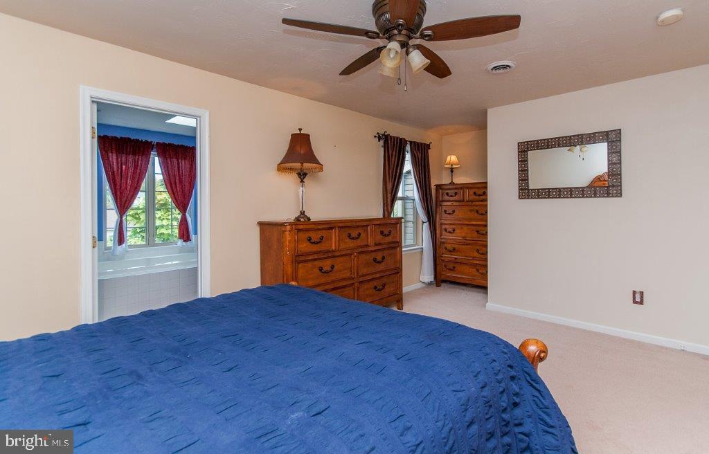 COLONIAL HILLS - Residential