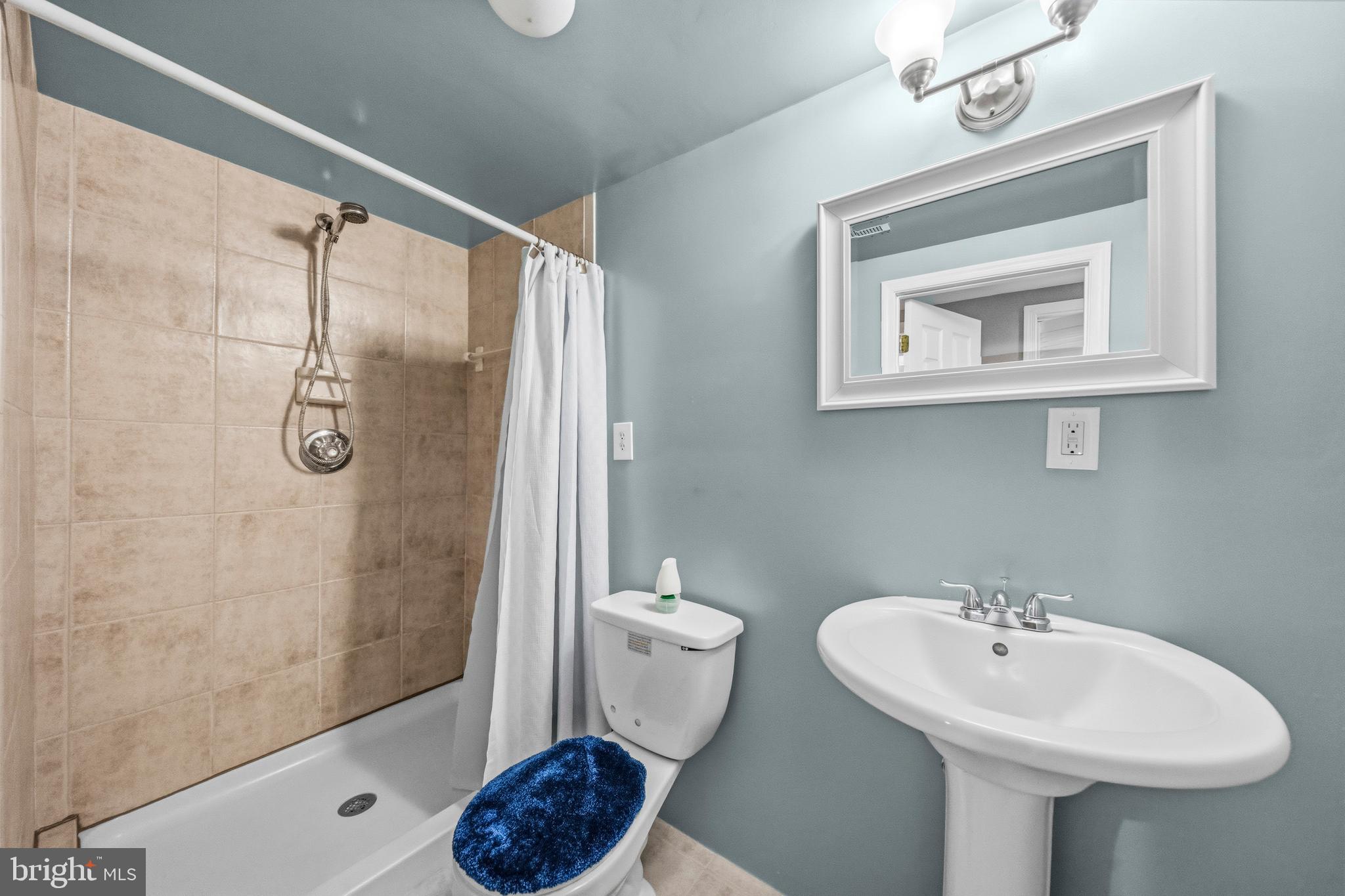 FORESTVILLE CENTER - Residential