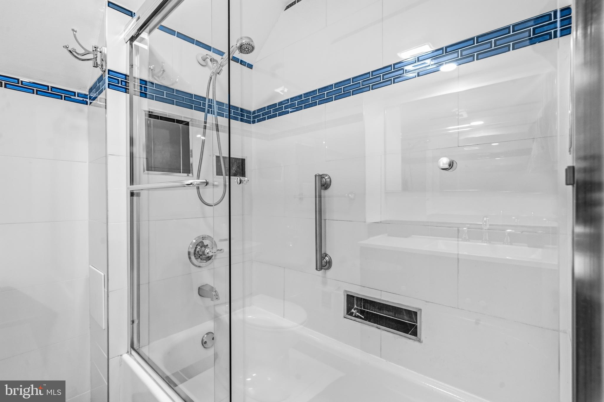 FORESTVILLE CENTER - Residential