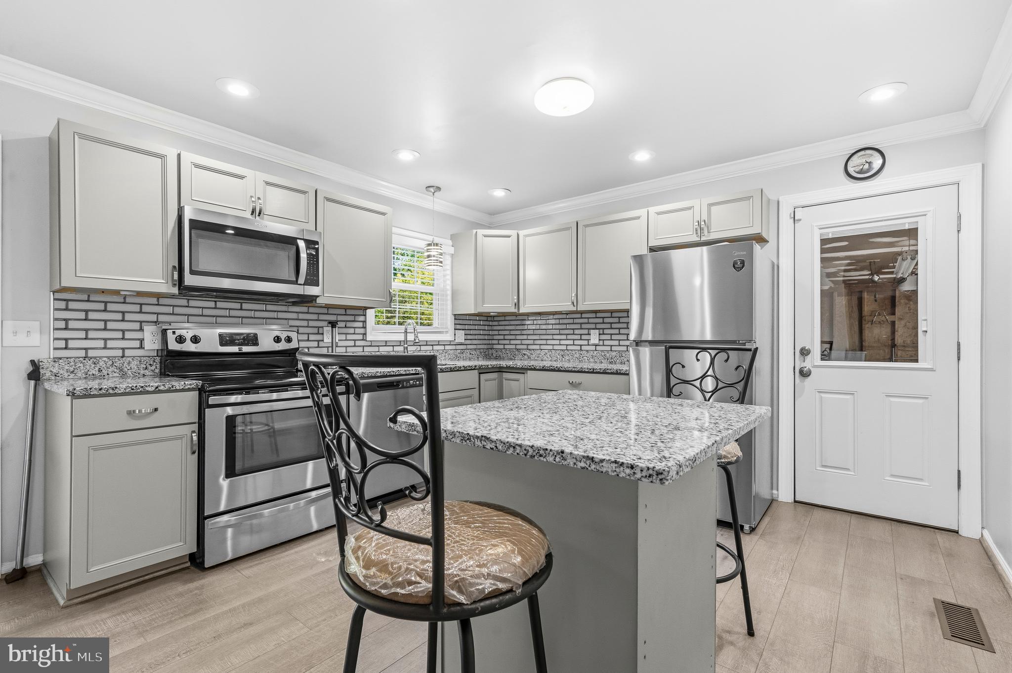 FORESTVILLE CENTER - Residential