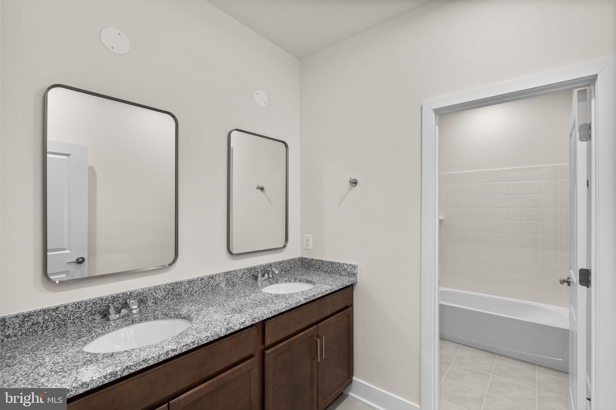 HIATT POINTE AT SNOWDEN BRIDGE - Residential