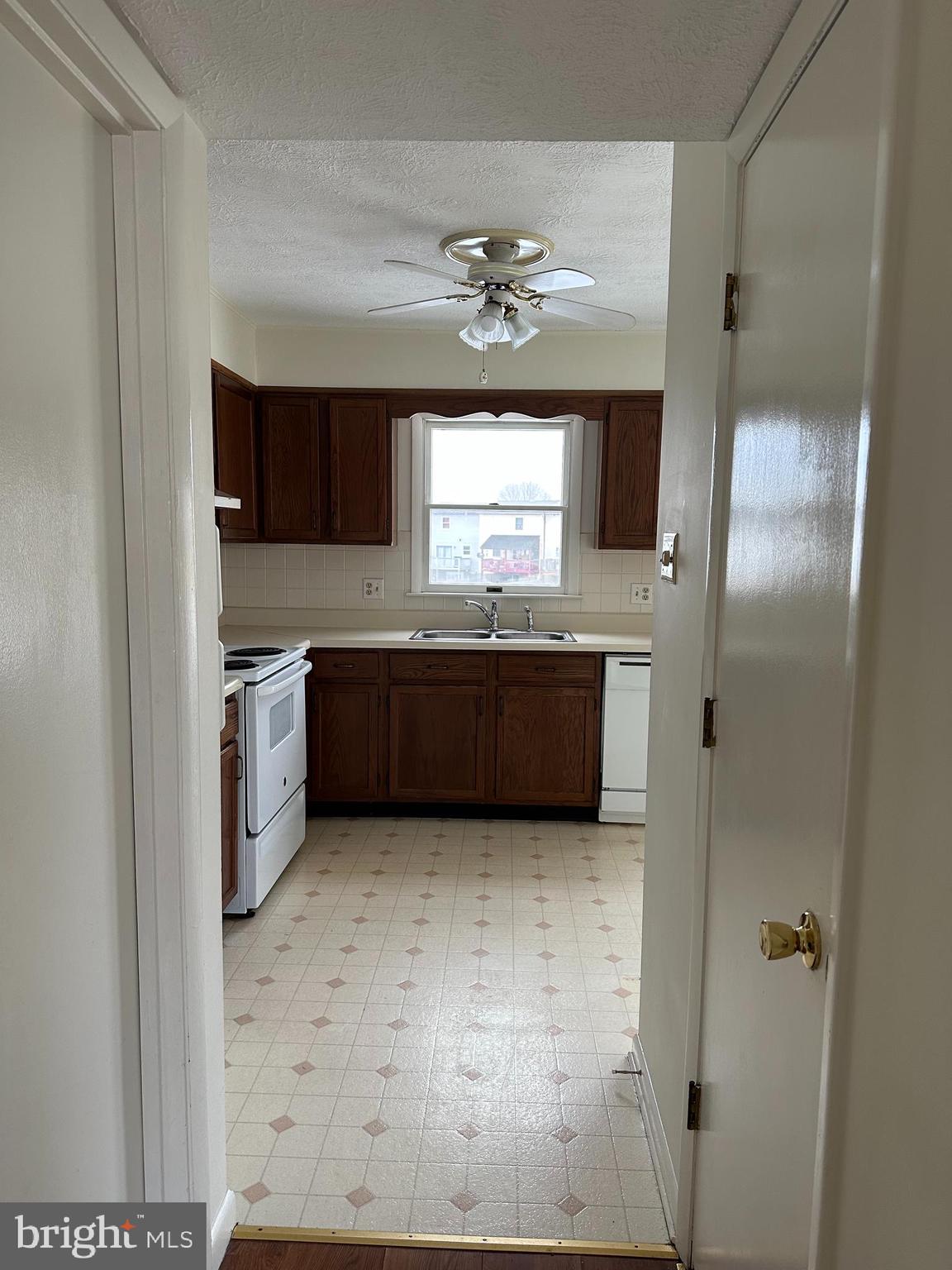 HILLTOP HOMES SUBDIVISION - Residential Lease