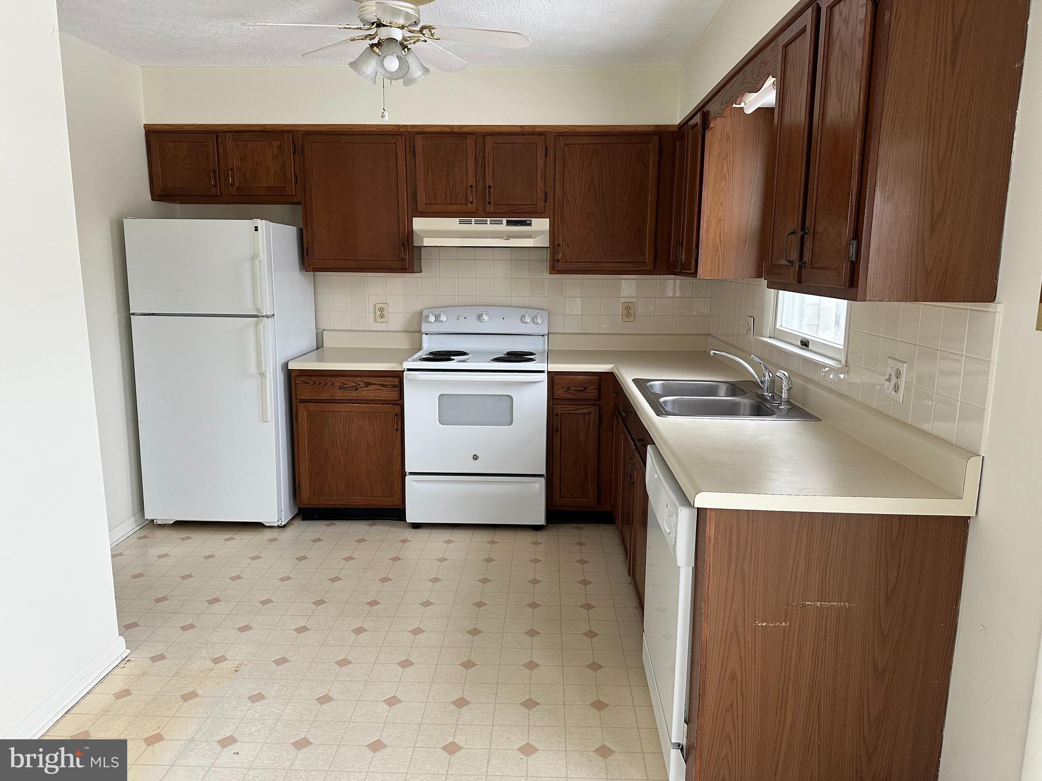 HILLTOP HOMES SUBDIVISION - Residential Lease