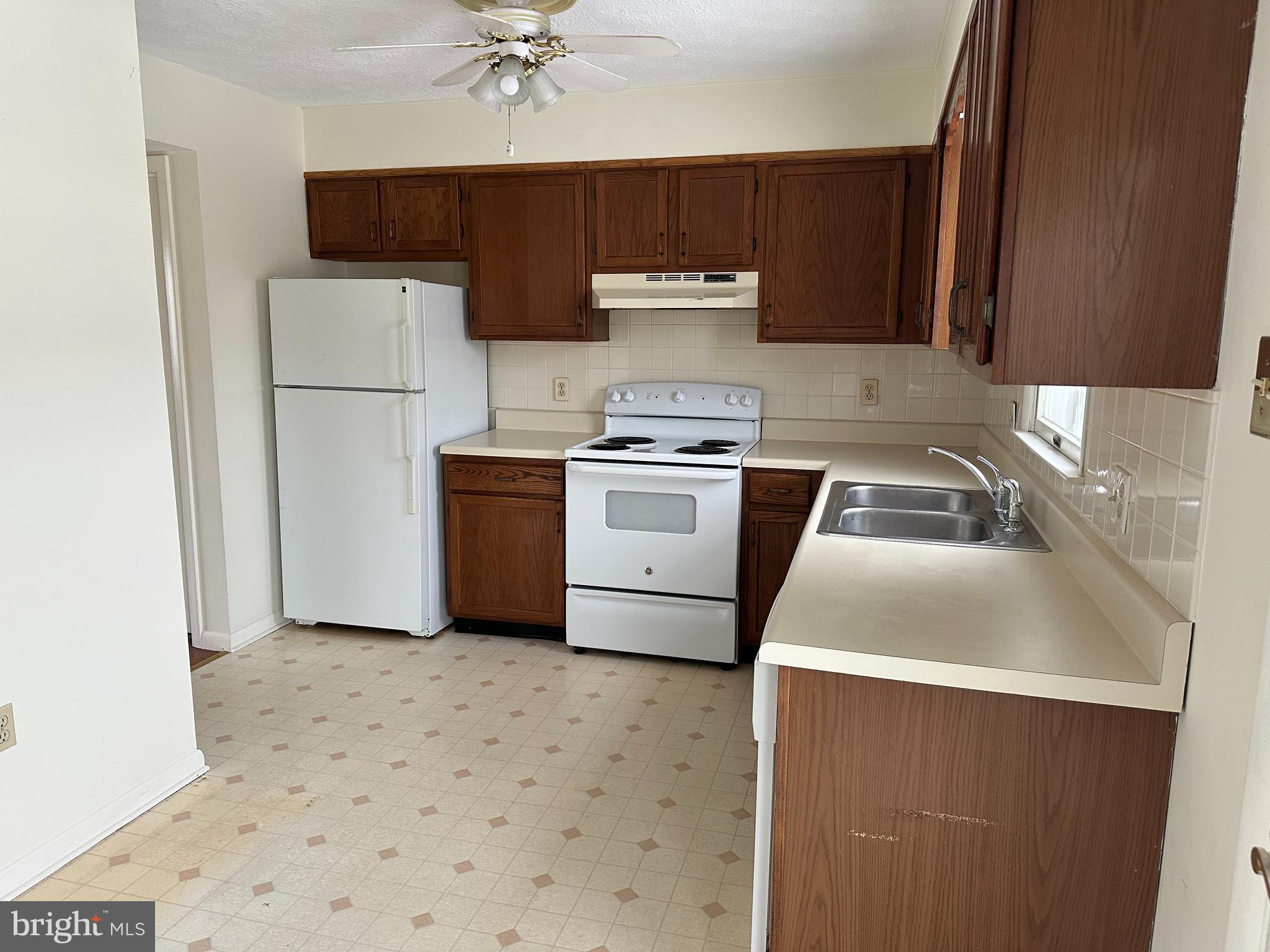 HILLTOP HOMES SUBDIVISION - Residential Lease