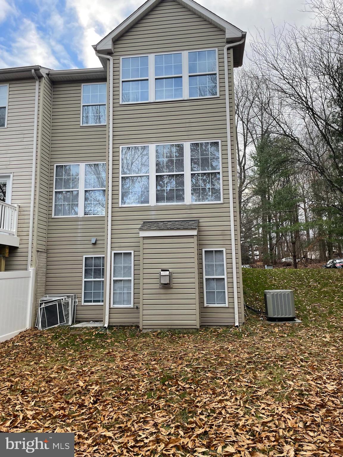 THE VILLAGES OF LYONSFIELD RUN - Residential