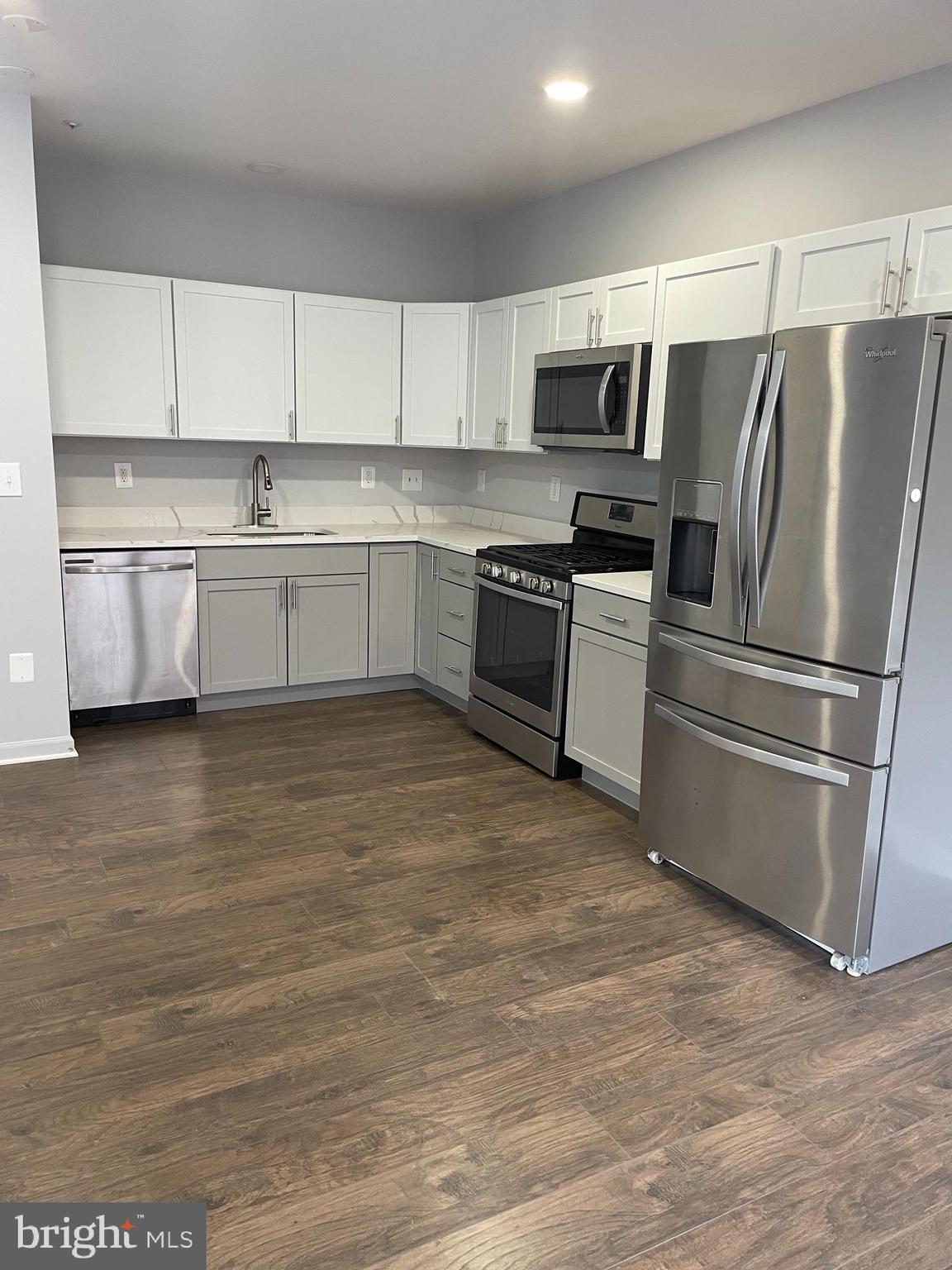 THE VILLAGES OF LYONSFIELD RUN - Residential